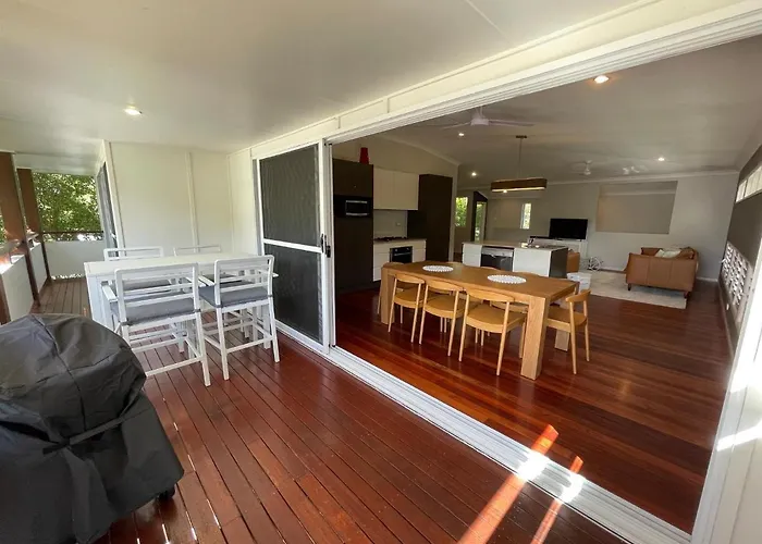 Banksia Beach House